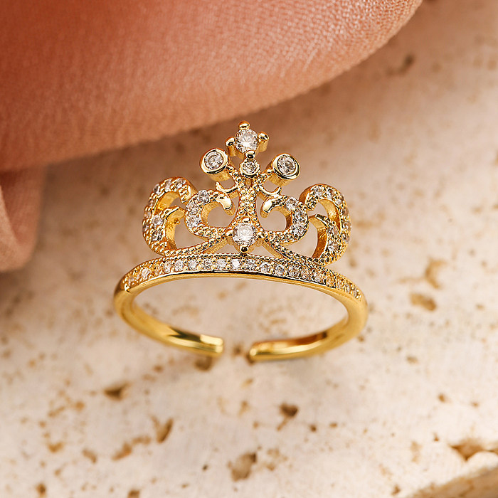 Offener Ring im klassischen Stil mit „Commute Crown“-Kupfer und 18 Karat vergoldetem Zirkon in großen Mengen