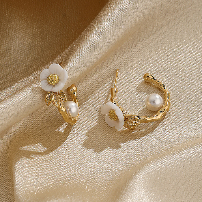 1 Pair IG Style C Shape Flower Plating Inlay Copper Freshwater Pearl 18K Gold Plated Ear Studs