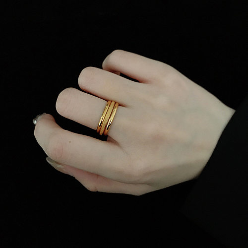 Einfache, einfarbige Ringe aus Titanstahl mit 18-karätiger Vergoldung