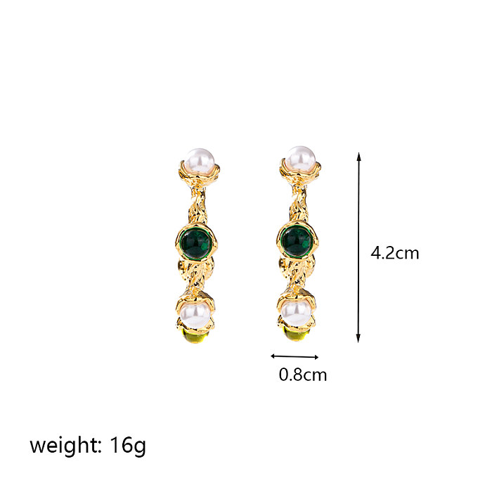 1 paire de clous d'oreilles élégants en forme de C, Style classique, incrustation de cuivre, perles artificielles, résine plaquée or 18 carats