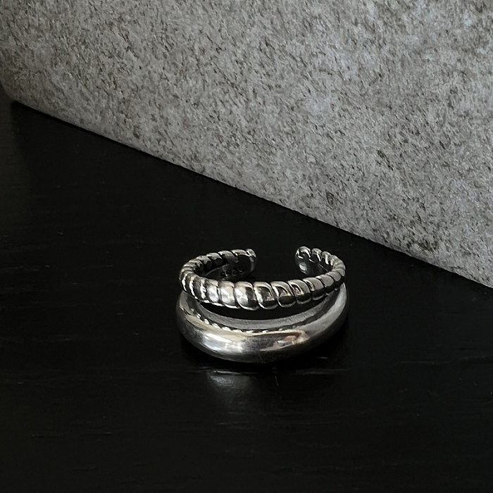 Placage de cuivre torsadé de couleur unie de Style Simple IG, anneaux ouverts ajourés