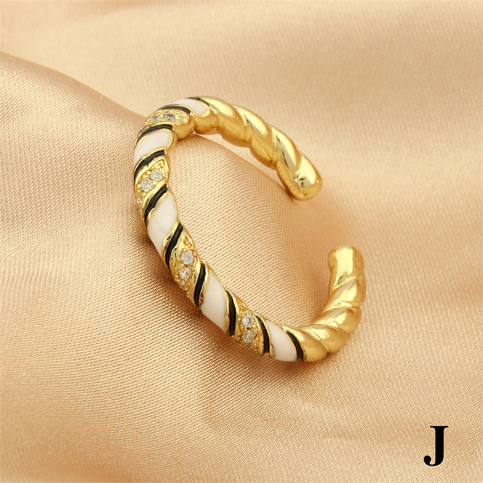 Anillos abiertos chapados en oro del Zircon 18K del embutido del esmalte de cobre de la torsión simple del estilo