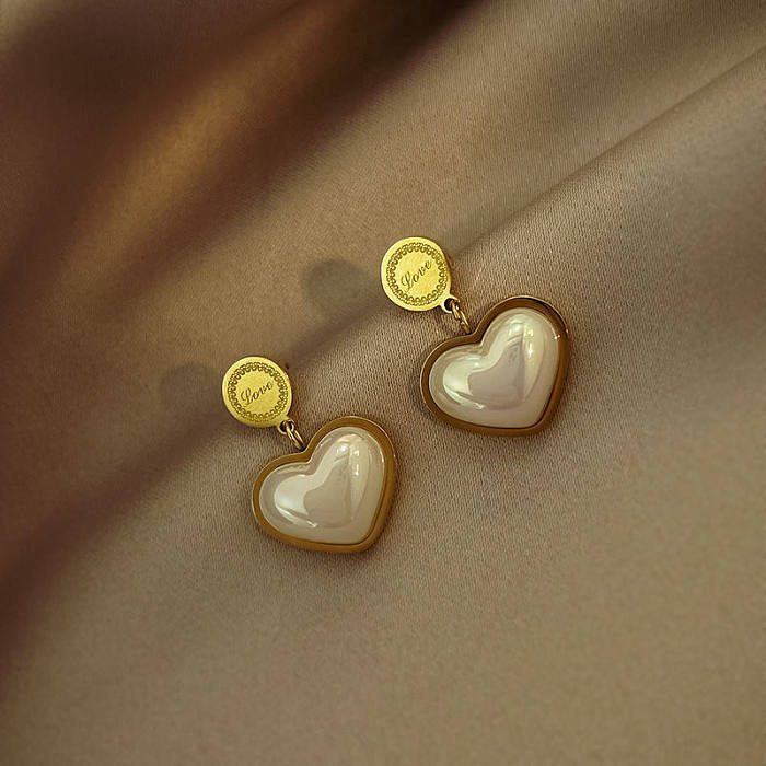 Collier de boucles d'oreilles en perles et acier titane en forme de cœur à la mode