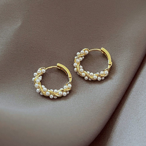 Simple Style Round Copper Inlay Artificial Pearls Hoop Earrings 1 Pair