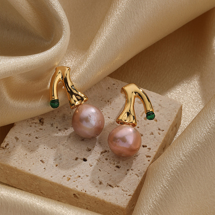 1 paire de boucles d'oreilles pendantes en cuivre plaqué or 18 carats avec incrustation irrégulière de perles d'eau douce