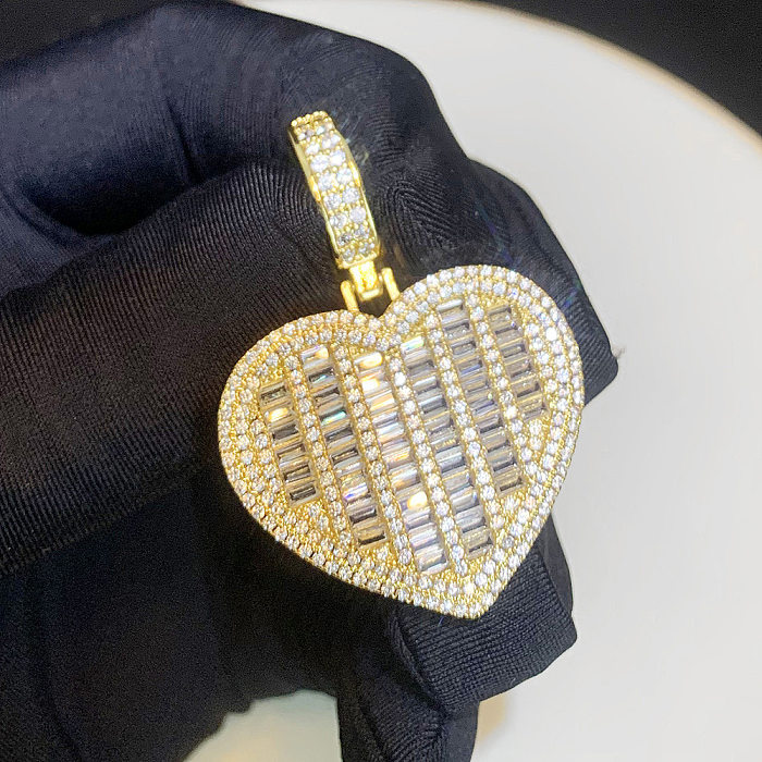 Colar com pingente de zircão embutido de cobre em formato de coração hip-hop