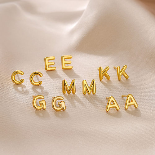 1 par de brincos de orelha banhados a ouro 18K com letras de estilo simples