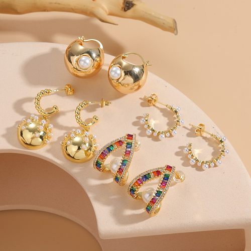 1 paire de boucles d'oreilles plaquées or 14 carats, Style moderne et élégant, incrustation de perles en cuivre et Zircon en forme de C