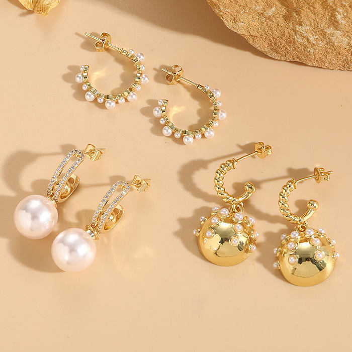 1 Paar elegante, luxuriöse Königin-C-Form, Kupferbeschichtung, Inlay, künstliche Perlen, Zirkon, 14 Karat vergoldet, Tropfenohrringe, Ohrstecker