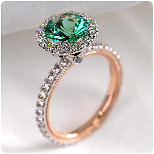 Neuer Mode-Kupfer-Zirkon-Damenring, versilberter Mikro-Smaragd-Ring