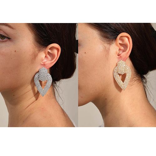 1 Paar modische Herzform-Ohrringe mit Kupferbeschichtung und Inlay aus Zirkon