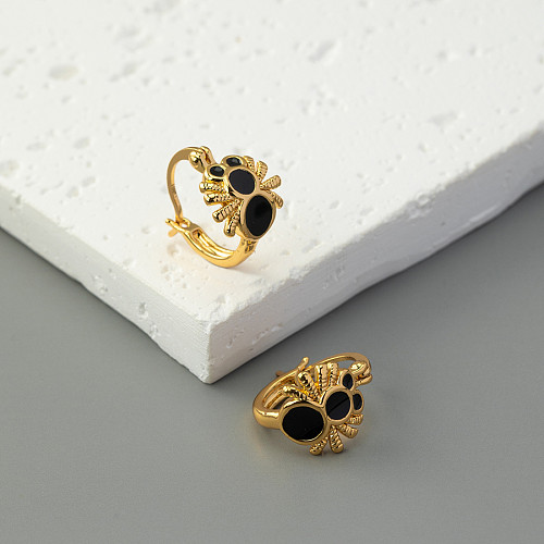 1 par de pinos de orelha banhados a ouro 18K de resina de cobre esmaltado de aranha estilo simples