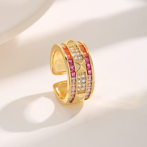 Elegante e luxuoso estilo moderno quadrado chapeamento de cobre incrustado zircão 18K anéis abertos banhados a ouro