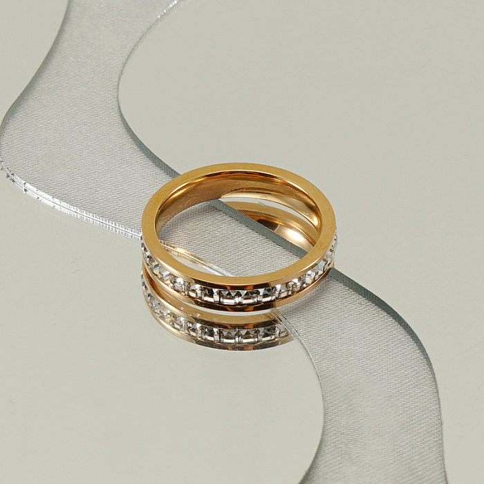 Großhandel mit einfachen, geometrischen Ringen aus Edelstahl mit Inlay und 18 Karat vergoldetem Zirkon