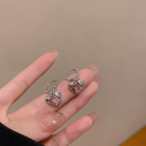 1 Paar Damen-Ohrringe in Herzform mit Inlay aus Kupfer und künstlichen Edelsteinen
