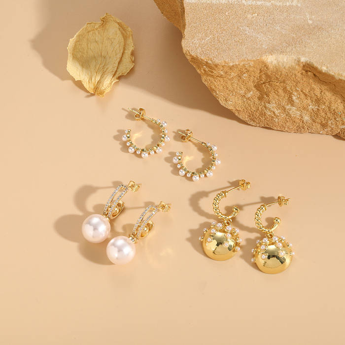 1 Paar elegante, luxuriöse Königin-C-Form, Kupferbeschichtung, Inlay, künstliche Perlen, Zirkon, 14 Karat vergoldet, Tropfenohrringe, Ohrstecker