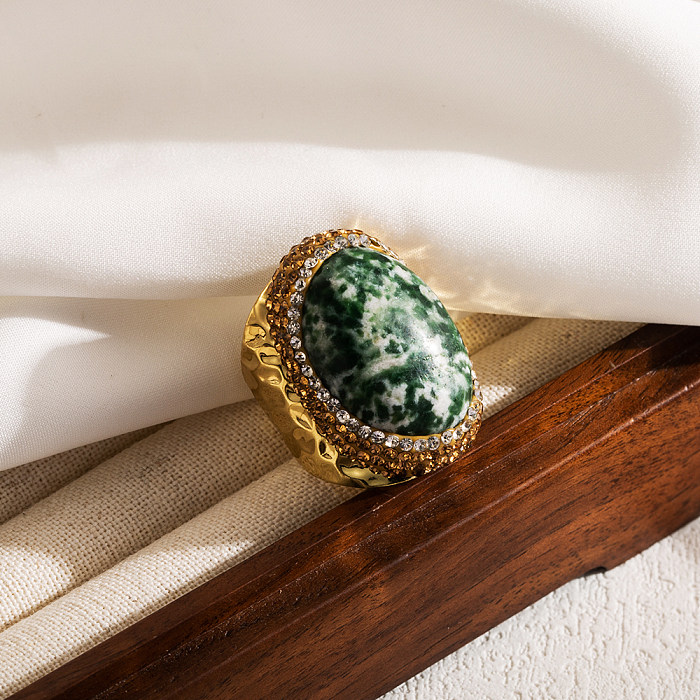 Offener Ring im Ethno-Stil mit geometrischer Verkupferung und Intarsien aus Naturstein, 18 Karat vergoldet