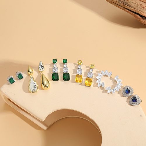 1 Paar glänzende, quadratische Wassertropfen, herzförmige Überzug-Intarsien, Kupfer-Glas-Zirkon-Ohrringe mit 14-Karat-Vergoldung