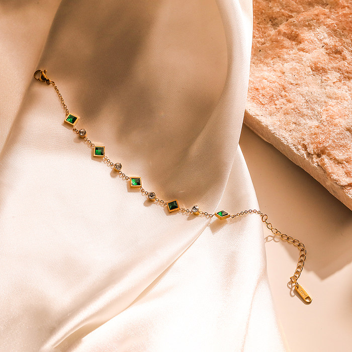 Collier de bracelets plaqués or 18 carats avec incrustation de placage en acier et titane carré de style simple