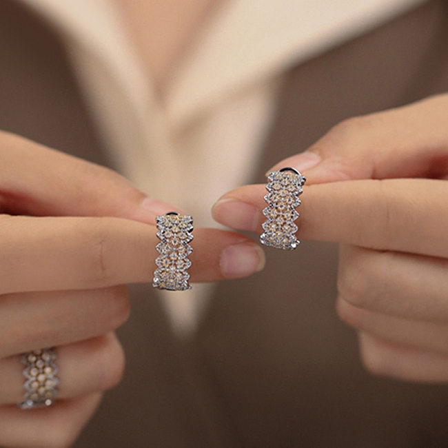 Sistema de joyería de mujer de diamante artificial con incrustaciones de cobre redondas de estilo simple