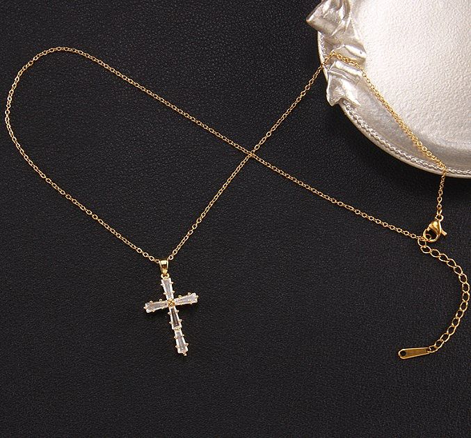 Collier pendentif élégant en Zircon avec incrustation de cuivre et croix pour femme