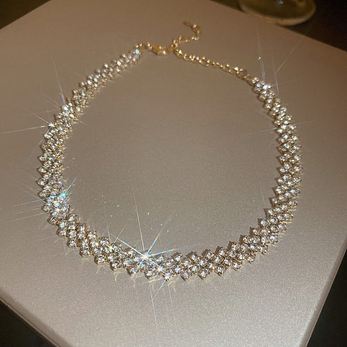 Lujoso collar de diamantes de imitación con incrustaciones de cobre geométrico brillante
