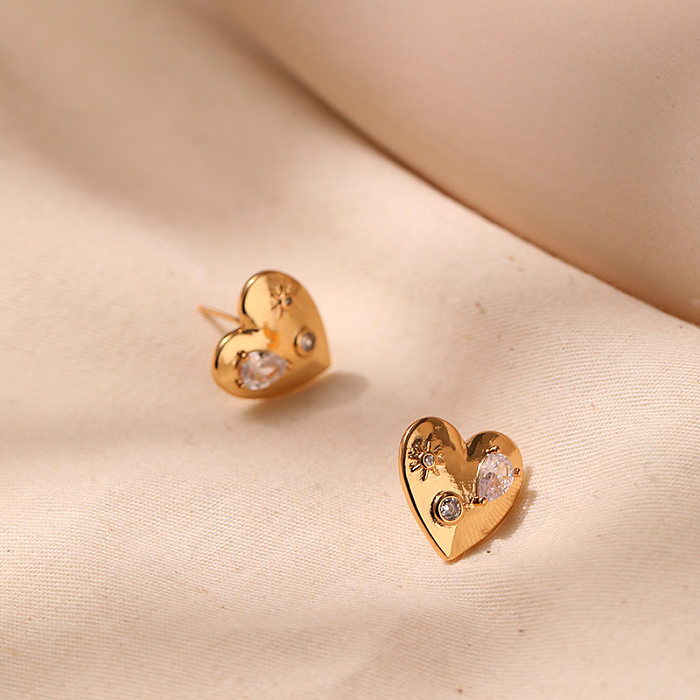 1 Paar elegante Damen-Ohrstecker in Herzform mit Inlay aus Kupfer und Zirkon, 18 Karat vergoldet