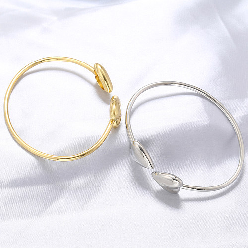 Bracelet plaqué or 18K d'électrodéposition de cuivre de forme de coeur de style simple élégant