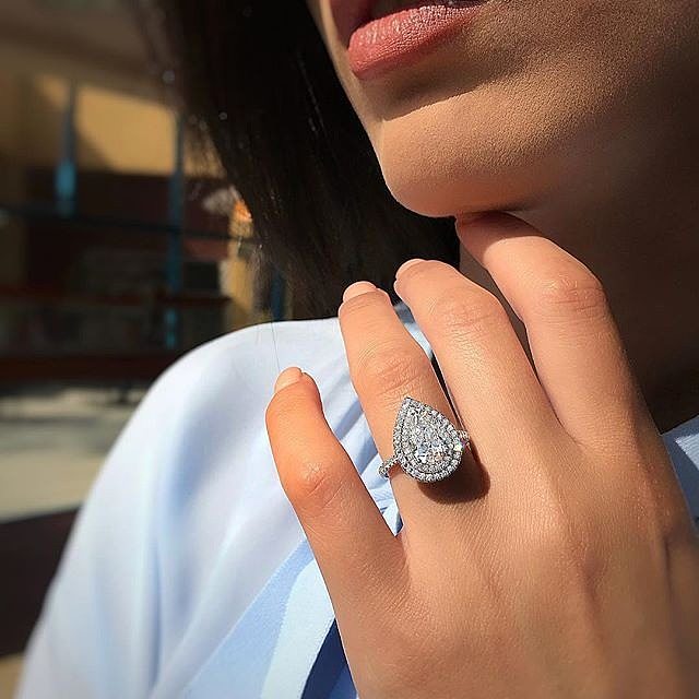 الإبداعية الجديدة على شكل كمثرى قطرة على شكل النحاس الزركون خاتم المرأة المجوهرات