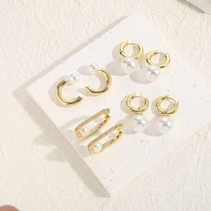 1 par de pendientes de aro chapados en oro de 14 quilates con incrustaciones asimétricas de cobre y perlas artificiales de estilo clásico lujoso y elegante con incrustaciones de circonio chapado en oro de XNUMX quilates