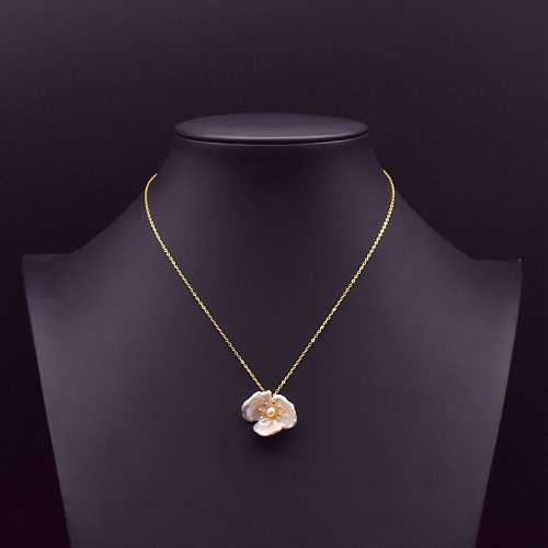 Retro Flower Copper Plating Inlay Pearl 18K Gold Plated Necklace