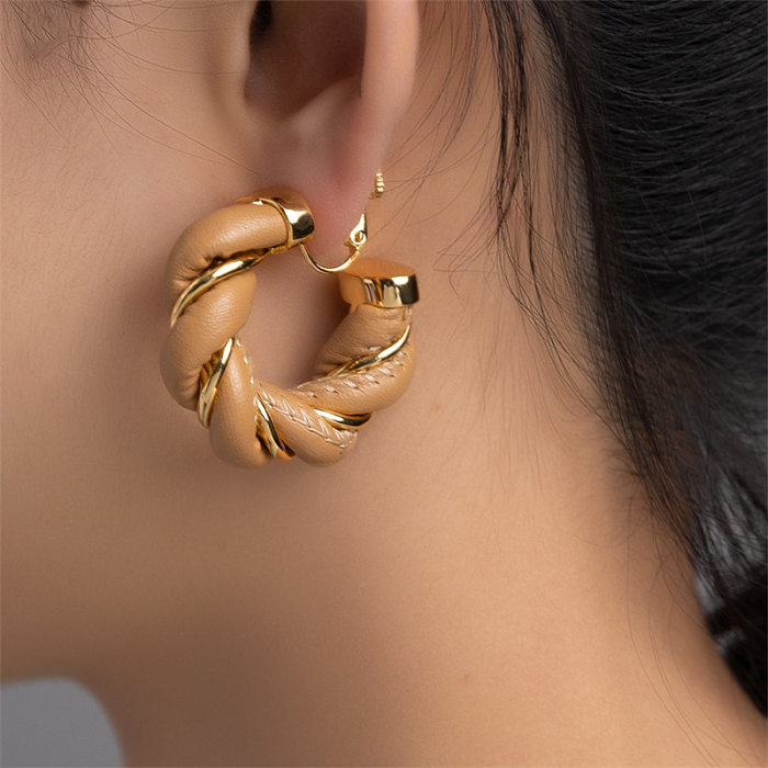 1 Paar vergoldete Ohrringe in C-Form mit Messingbeschichtung