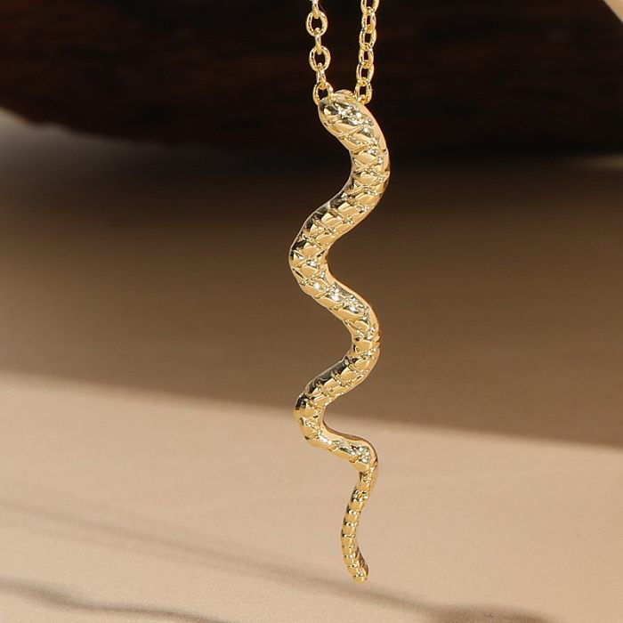 Collar chapado en oro de 14 quilates con revestimiento de cobre y serpiente de estilo moderno y moderno