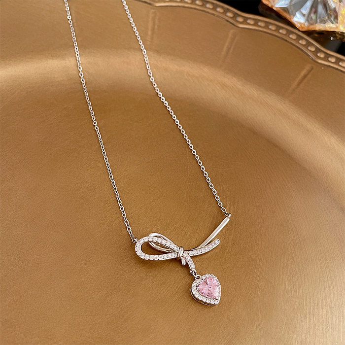 Elegante colar com pingente de zircão em formato de coração doce e nó de cobre
