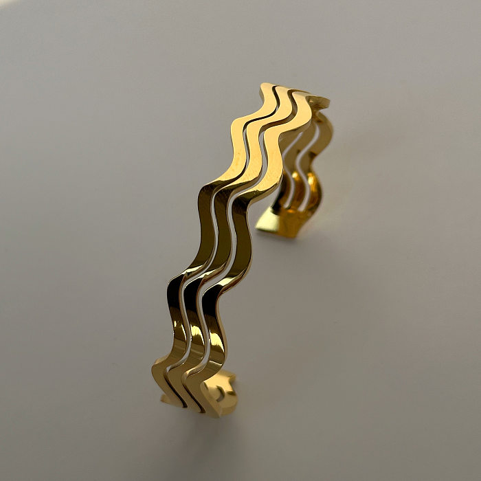 Pendientes de pulseras chapados en oro de 18 quilates de acero inoxidable con ondas de estilo simple estilo IG