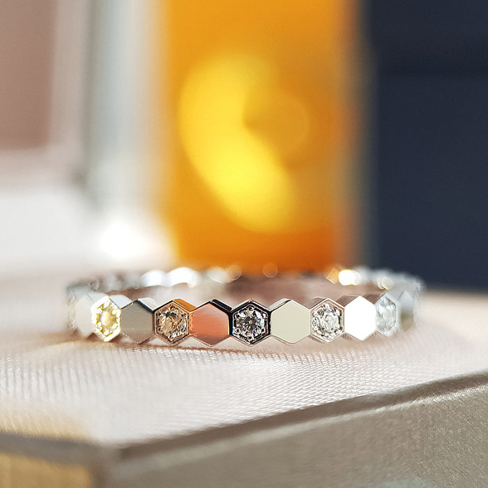 Conmute los anillos de piedras preciosas artificiales chapados en oro redondo de cobre 18K a granel