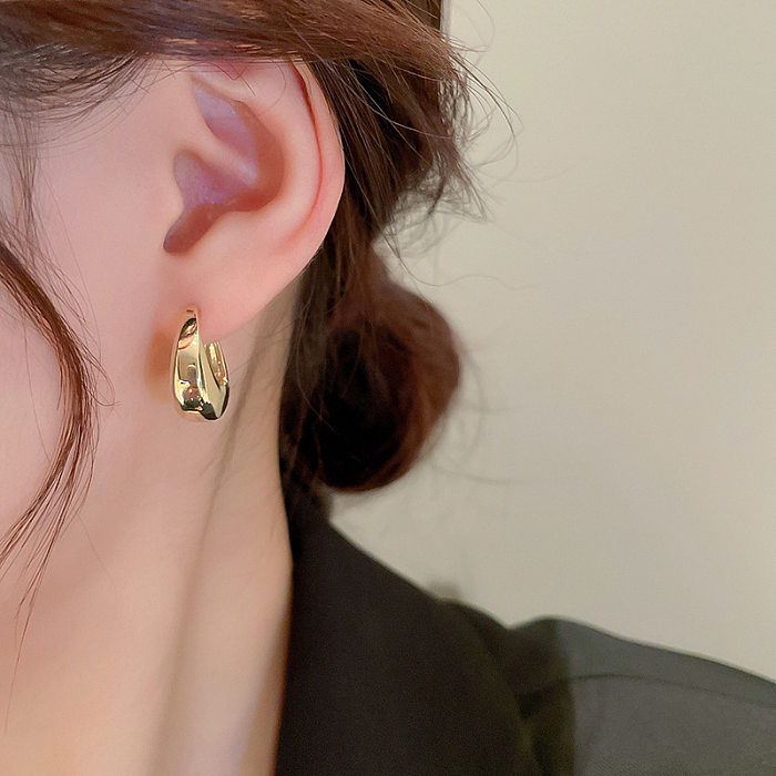 1 Paar elegante geometrische Buchstaben-Kupferüberzug-Inlay-künstliche Perlen-Zirkon-Ohrringe