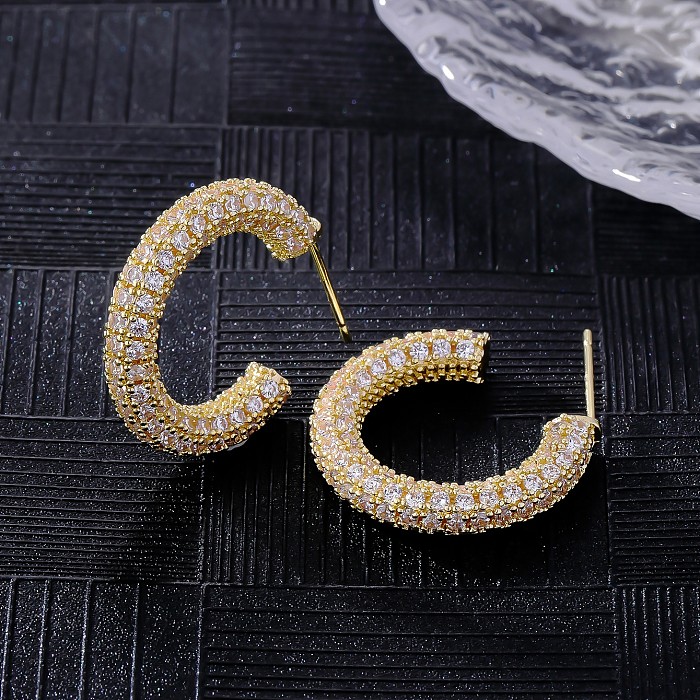 1 par de brincos de orelha banhados a ouro branco 18K estilo moderno em forma de C chapeado com zircônia de cobre