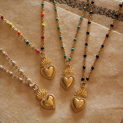 Lange Halskette mit Anhänger in Retro-Herzform mit Kupferbeschichtung und vergoldetem Anhänger
