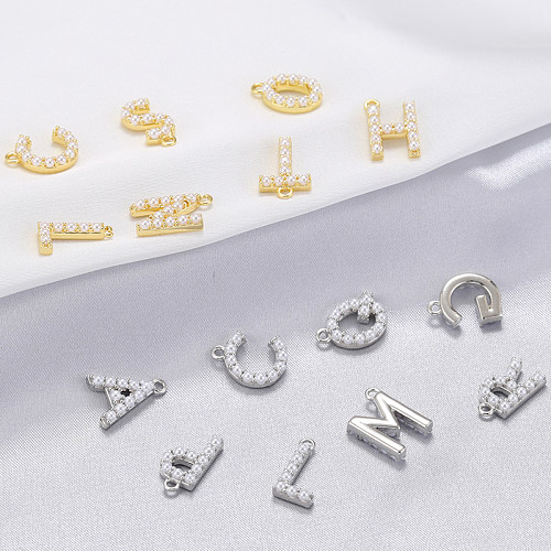 Lettre de style simple et décontracté, incrustation de cuivre, perles artificielles, breloques plaquées or 18 carats