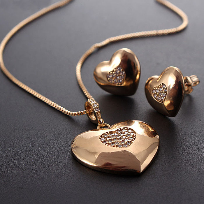Conjunto de joyería chapado en oro con incrustaciones de cobre y circonita básica en forma de corazón