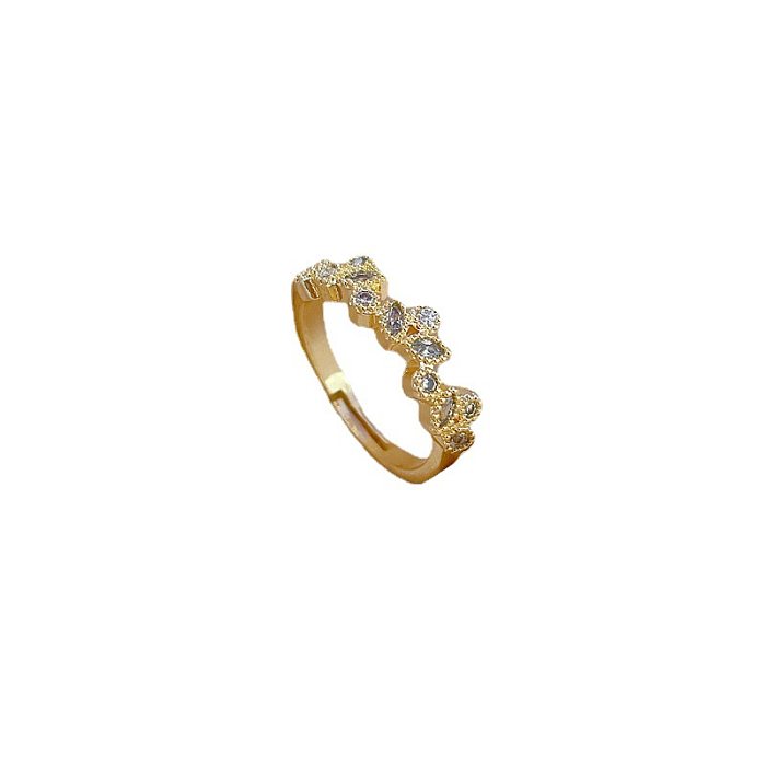 Einfacher offener Ring im klassischen Stil mit Blattmessingbeschichtung und Inlay aus Zirkon