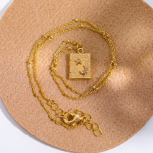 Collar con colgante chapado en oro de 18 quilates con revestimiento de cobre y estrella y luna de estilo simple