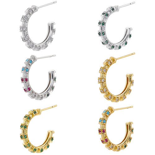 1 paire de clous d'oreilles plaqués or 18 carats, Style moderne, incrustation de cuivre et de Zircon en forme de C