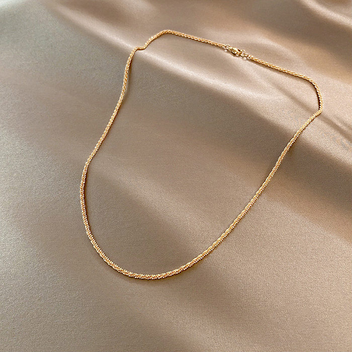 1 Stück schlichte Halskette mit einfarbigem Kupfer-Inlay und Strasssteinen