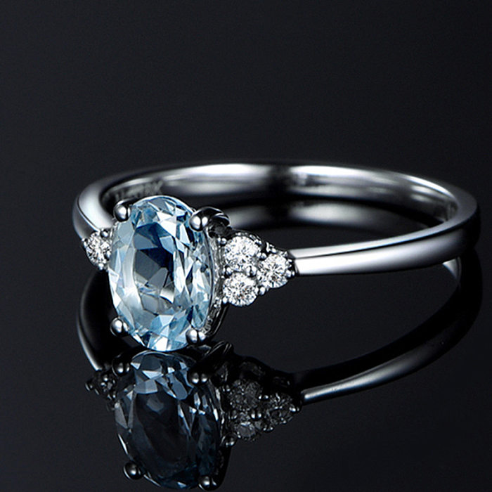 As pedras preciosas artificiais do embutimento do chapeamento de cobre geométrico elegante da senhora abrem anéis