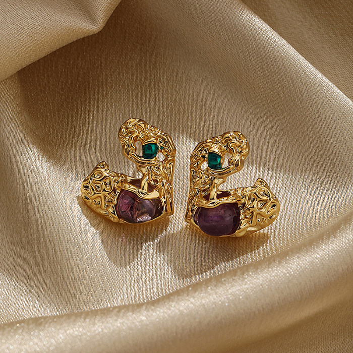 1 par de pinos de orelha banhados a ouro 18K, estilo retrô simples, forma de coração, chapeamento, cristal de cobre