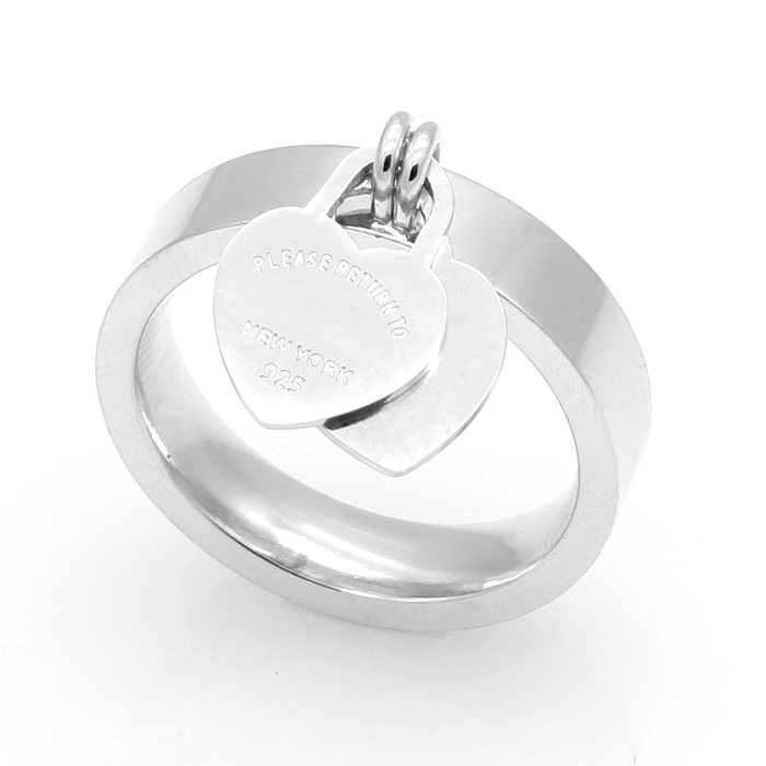 1 pièce d'anneaux de placage en acier titane en forme de cœur à la mode