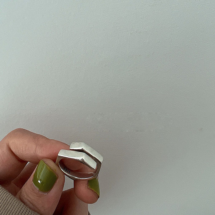 Versilberte offene Ringe im einfachen Stil mit geometrischer Verkupferung