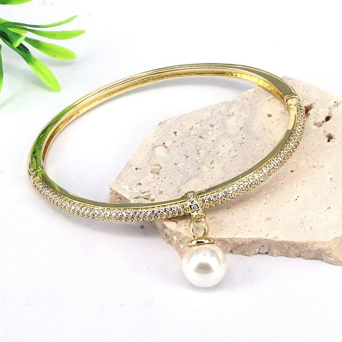 Elegant Luxurious Solid Color Imitation Pearl Copper Plating 18K Gold Plated Bangle
